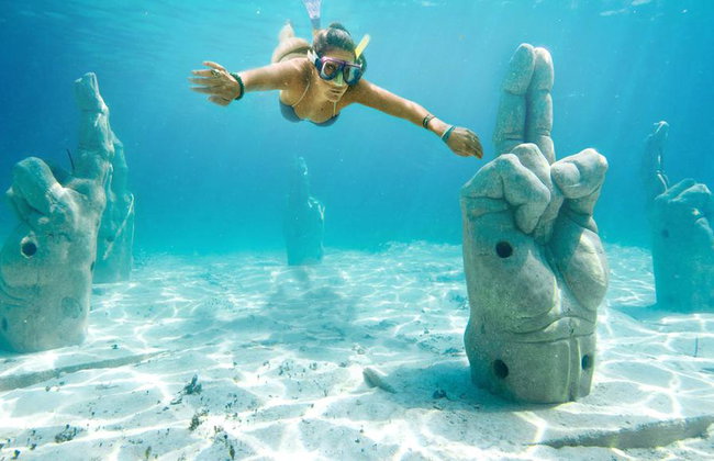 Tour de 2 días: Isla Mujeres en catamarán y nado con delfines + Crucero Columbus con cena romántica - Foto 2
